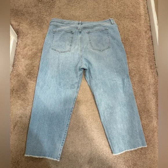 Torrid Light Wash Cropped Jeans - Picture 3 of 3